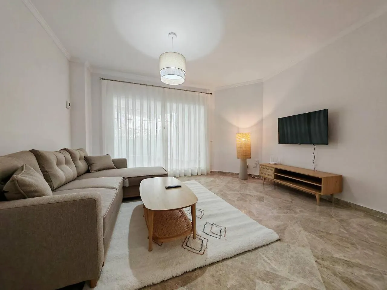 2-Bed Apartment In Calahonda Park, Walk To Beach location