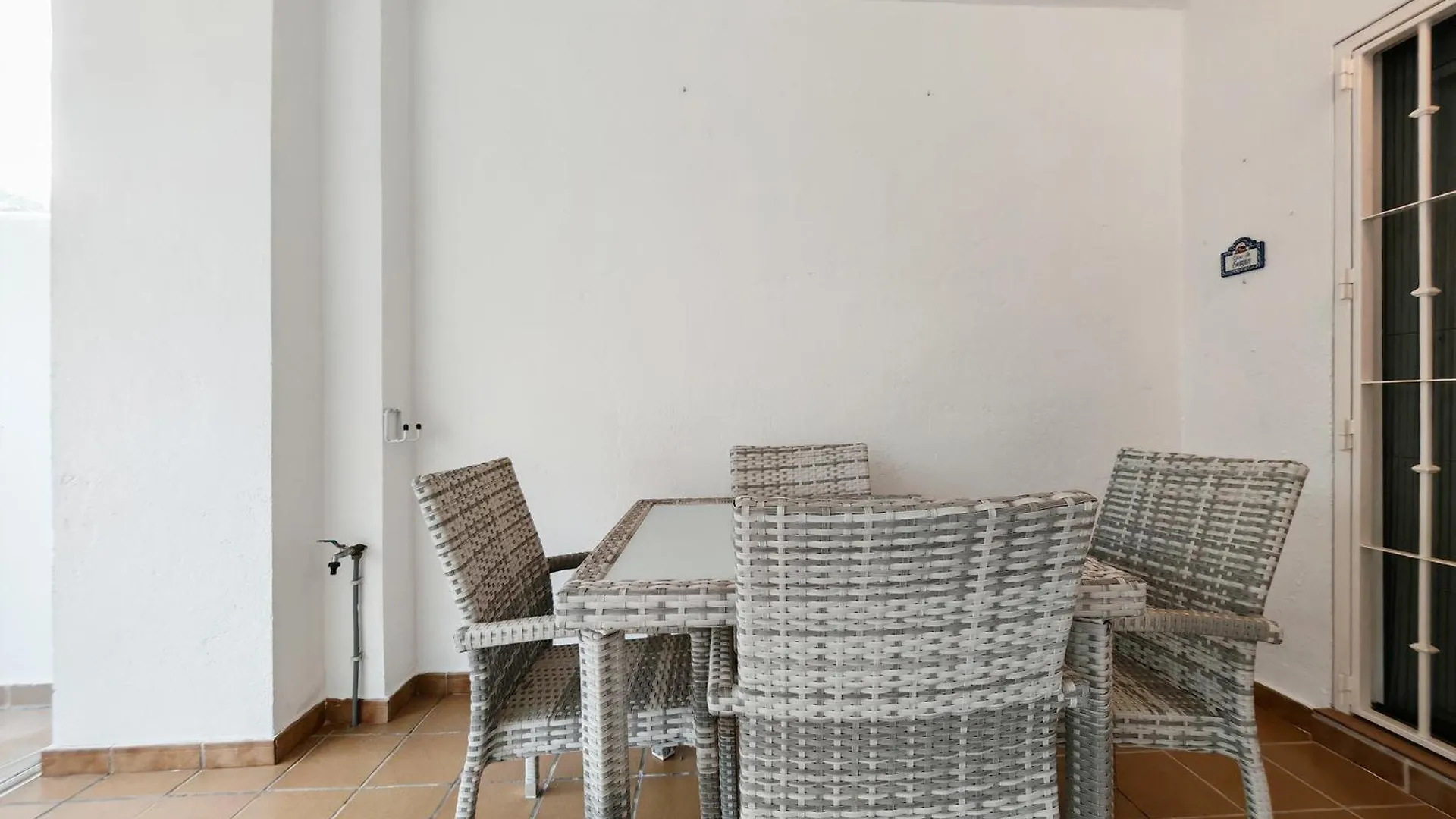2-Bed Apartment In Calahonda Park, Walk To Beach Sitio de Calahonda