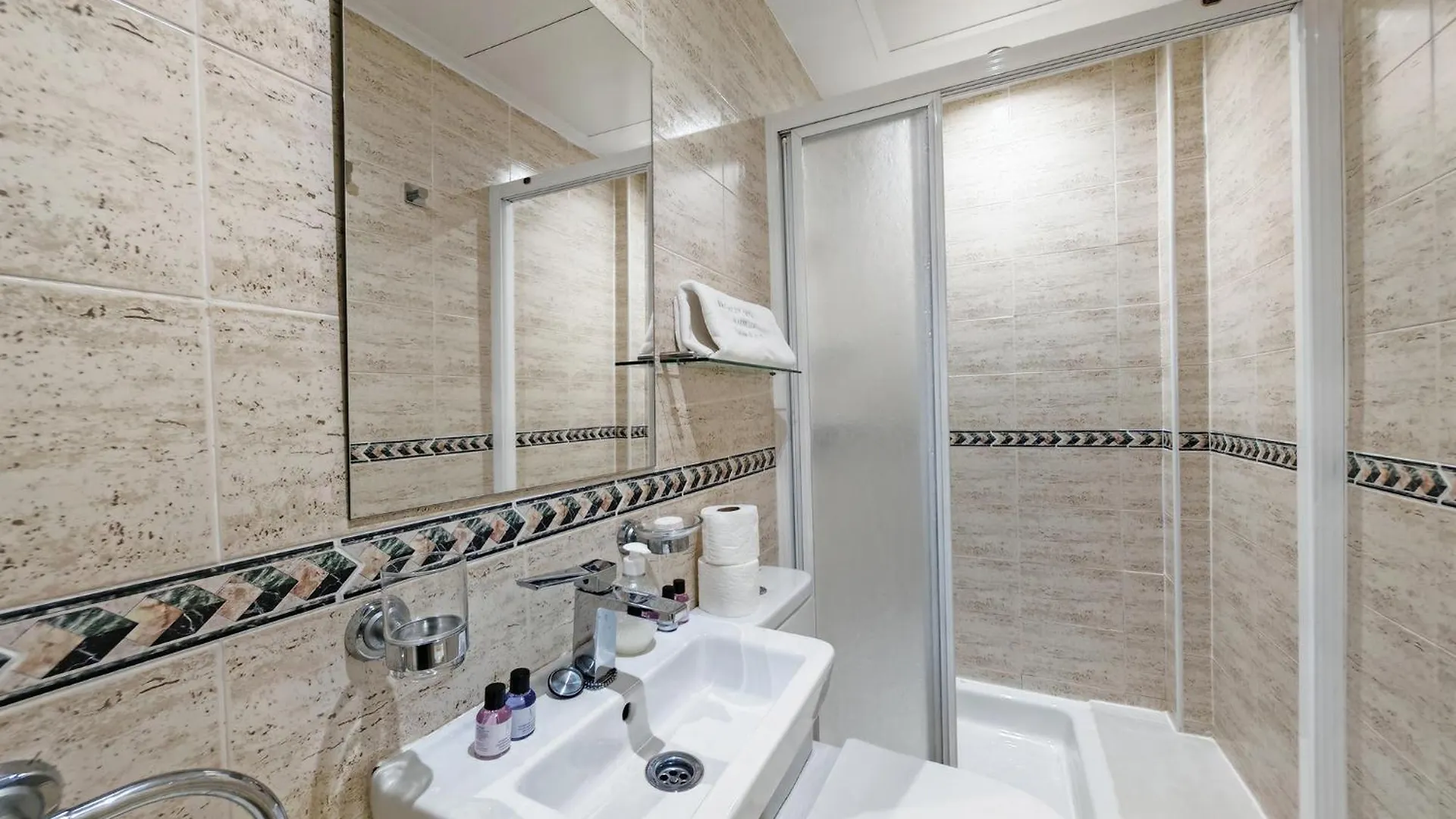 2-Bed Apartment In Calahonda Park, Walk To Beach Sitio de Calahonda