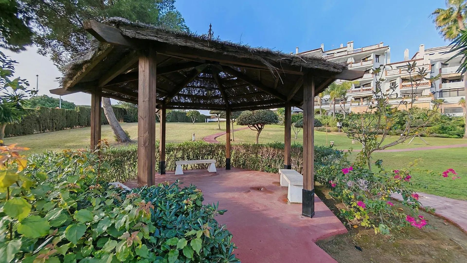 2-Bed Apartment In Calahonda Park, Walk To Beach Sitio de Calahonda 0*,  Spain