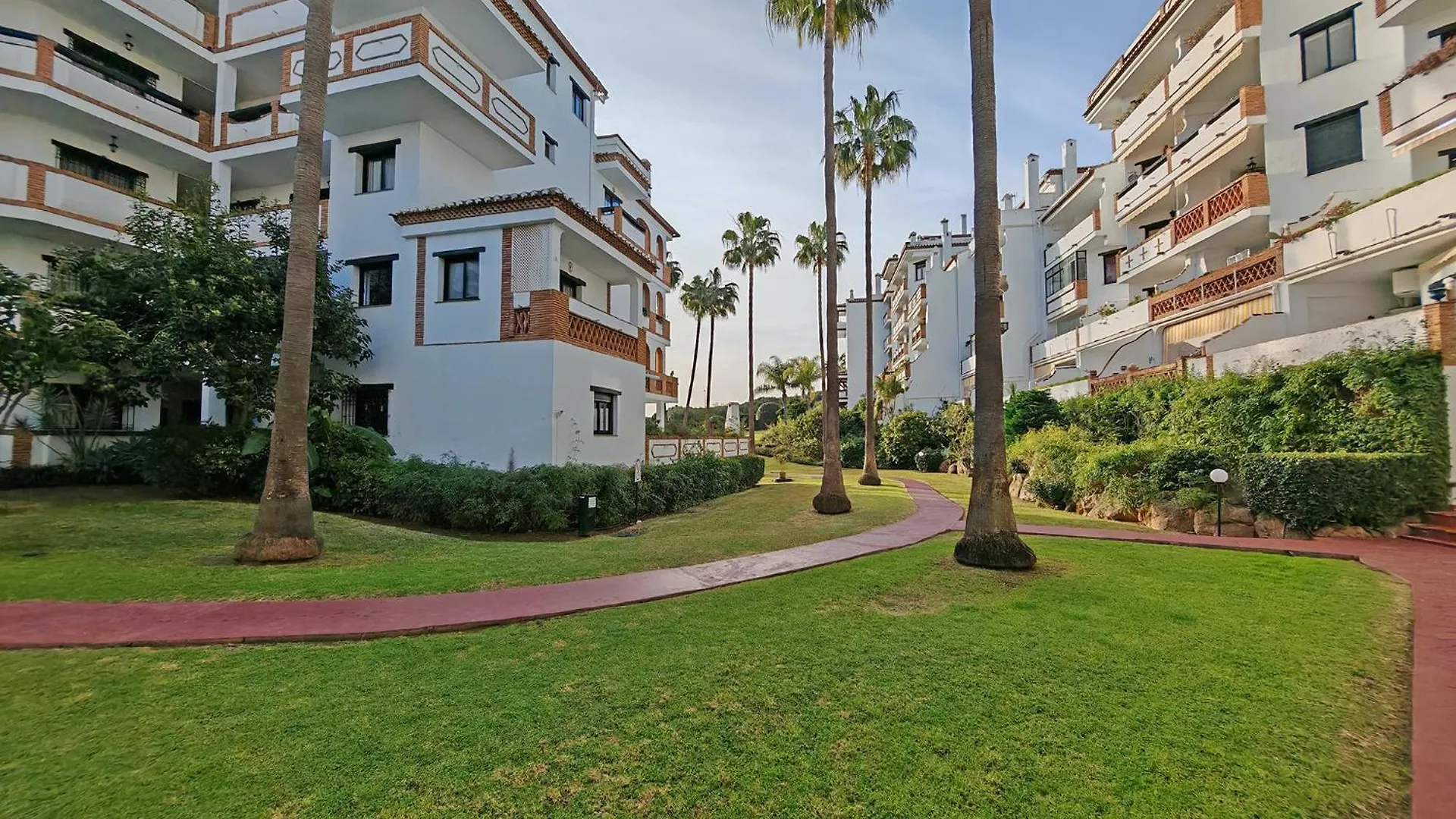 2-Bed Apartment In Calahonda Park, Walk To Beach Sitio de Calahonda